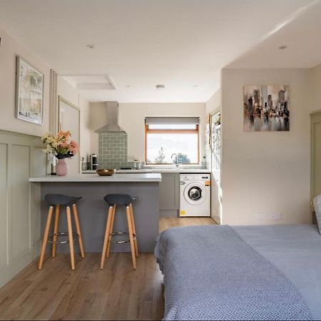 Seaview 1 Bed Open Condo - Free Parking Brighton Екстериор снимка
