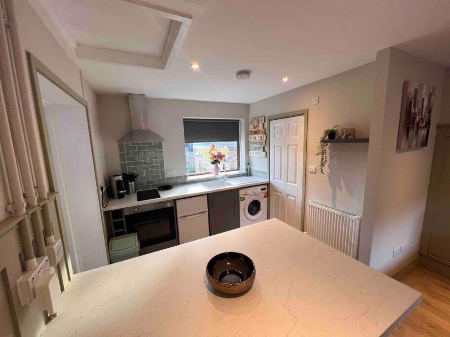 Seaview 1 Bed Open Condo - Free Parking Brighton Екстериор снимка
