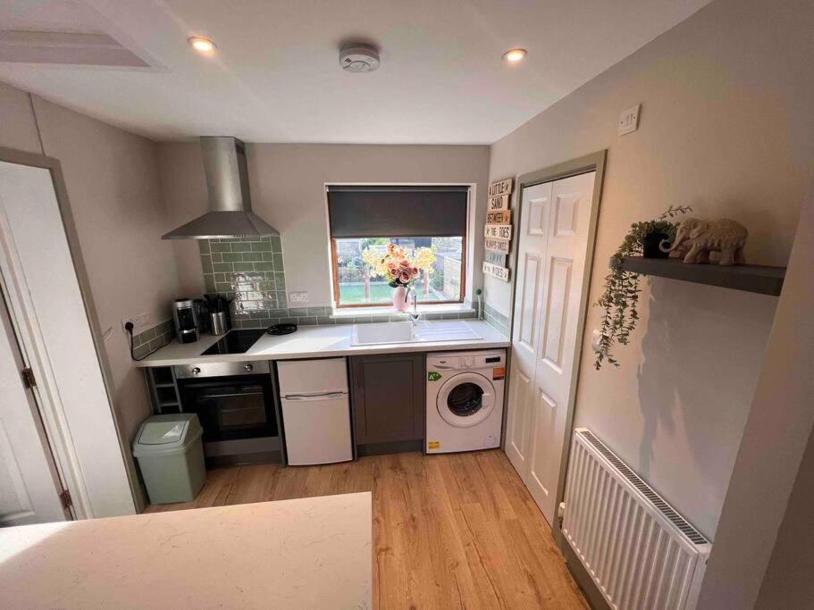 Seaview 1 Bed Open Condo - Free Parking Brighton Екстериор снимка