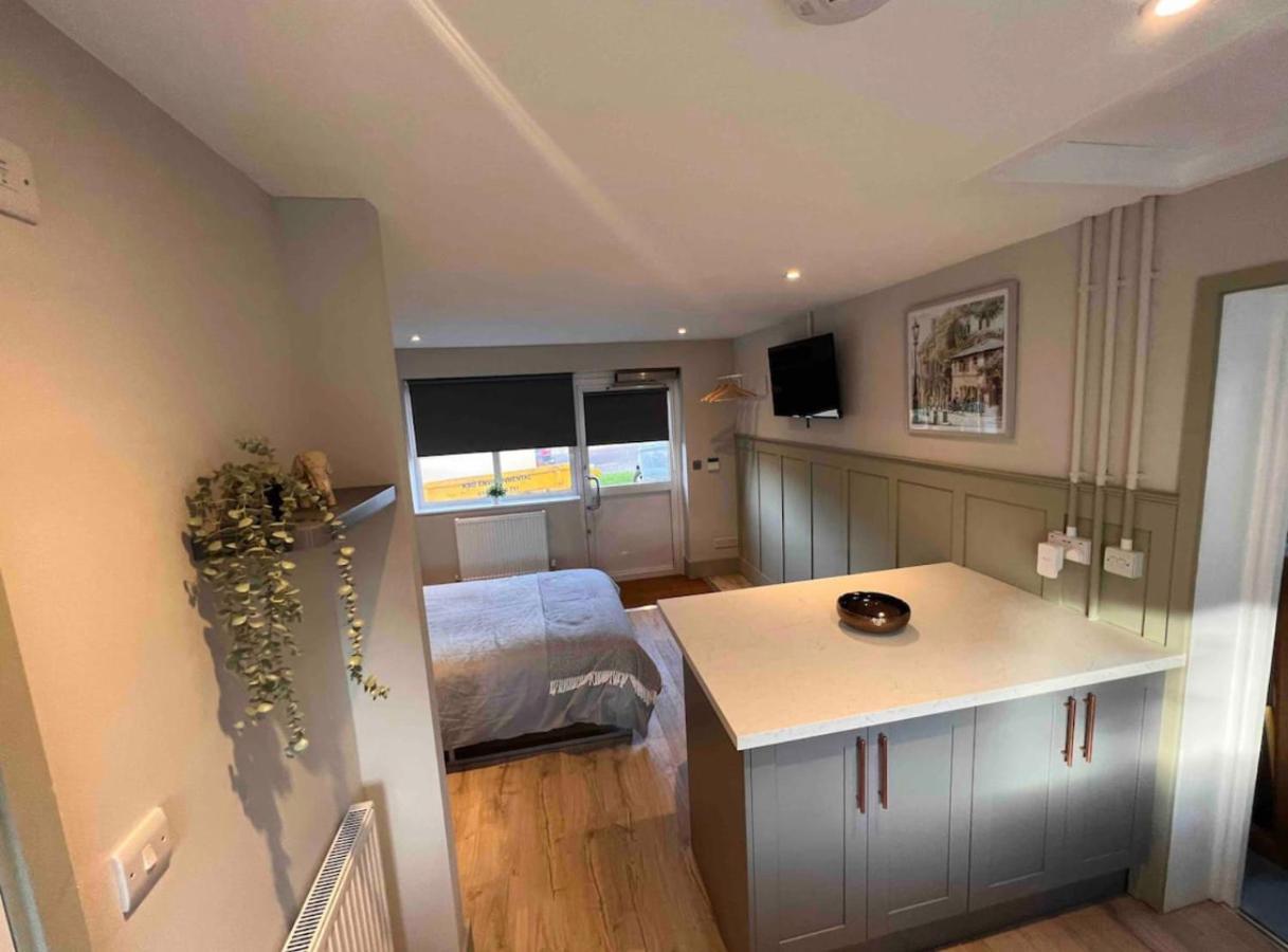 Seaview 1 Bed Open Condo - Free Parking Brighton Екстериор снимка